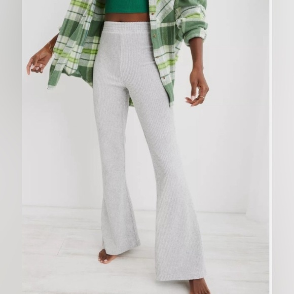 aerie Pants - Aerie Groove On Ribbed Velour Flared Sweat Pants. Heather Gray. Size Medium.